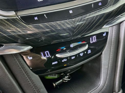 Used 2020 Cadillac XT6 Premium Luxury FWD image 24