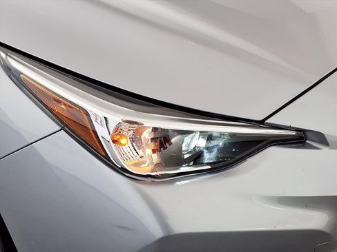 Used 2024 Subaru Impreza 2.0i image 8