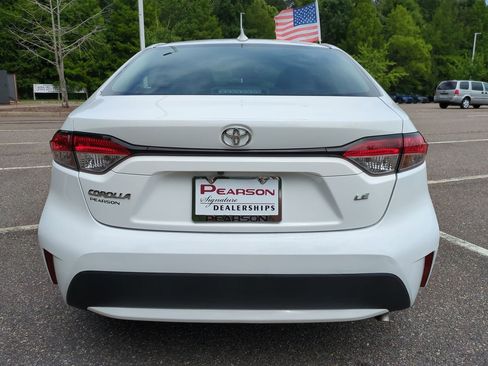 Used 2021 Toyota Corolla LE FWD image 5