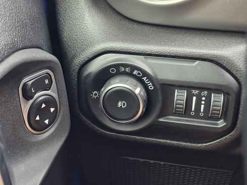 Used 2020 Jeep Wrangler Unlimited Sport image 29