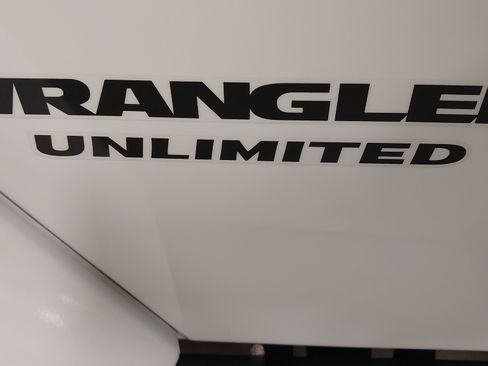 Used 2017 Jeep Wrangler Unlimited Sahara w/ Dual Top Group image 32