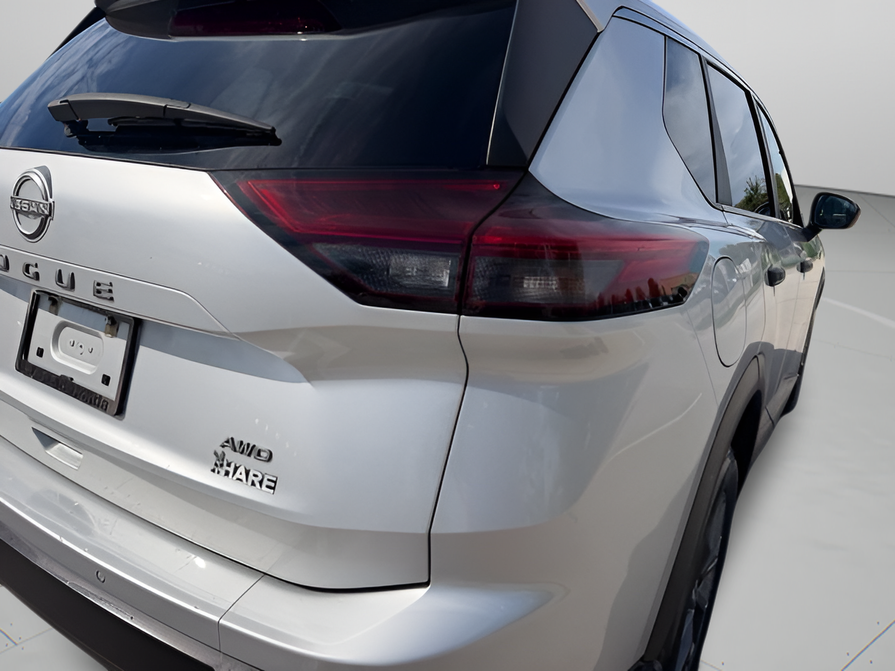 Used 2024 Nissan Rogue S AWD/4WD image 31