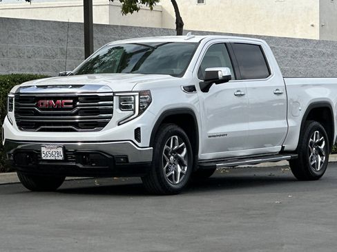 Used 2022 GMC Sierra 1500 SLT w/ SLT Convenience Package image 8