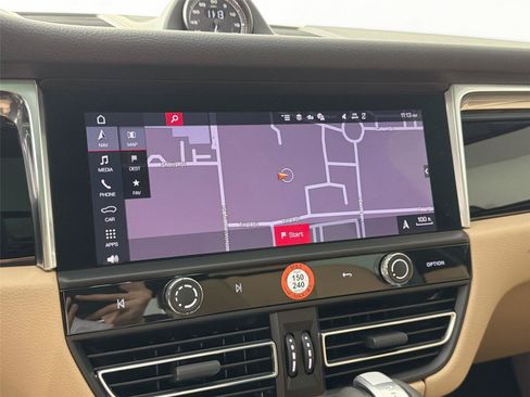 Certified 2026 Porsche Macan AWD/4WD image 22