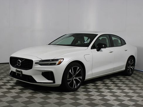 Used 2021 Volvo S60 T8 R-Design Expression AWD/4WD image 27