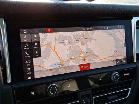 Used 2022 Porsche Macan image 17