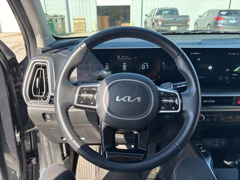 Used 2024 Kia Sorento S image 29