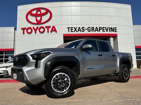 Used 2025 Toyota Tacoma TRD Off-Road image 2