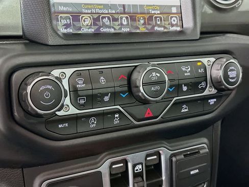 Used 2023 Jeep Wrangler Unlimited Sahara w/ Cold Weather Group AWD/4WD image 18