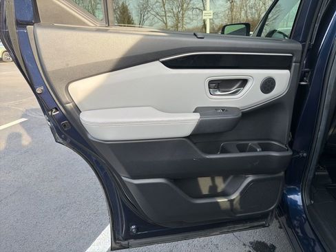 Certified 2025 Honda Pilot Touring image 21