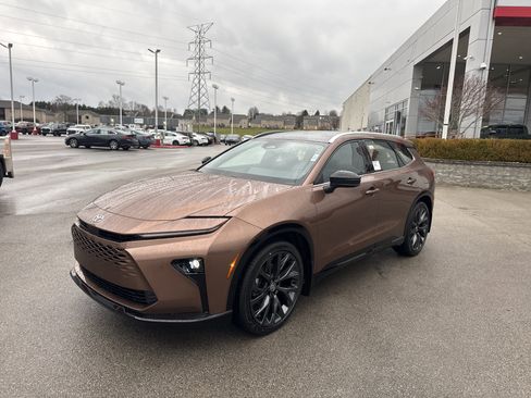 New 2025 Toyota Crown Signia Limited image 7