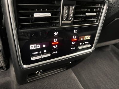 Used 2023 Porsche Cayenne AWD/4WD image 20