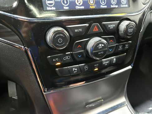 Used 2022 Jeep Grand Cherokee Limited AWD/4WD image 29