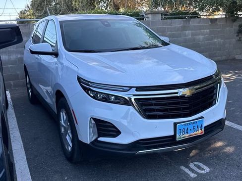 Used 2024 Chevrolet Equinox LT FWD image 2