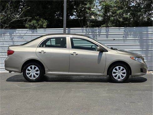 Used 2010 Toyota Corolla LE FWD image 9
