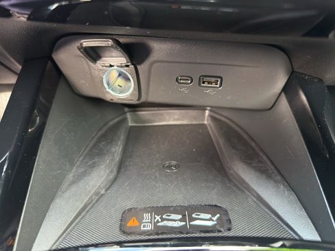 Used 2025 Chevrolet Trax RS w/ Sunroof Package FWD image 28