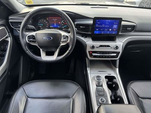 Used 2022 Ford Explorer XLT w/ Equipment Group 202A image 29
