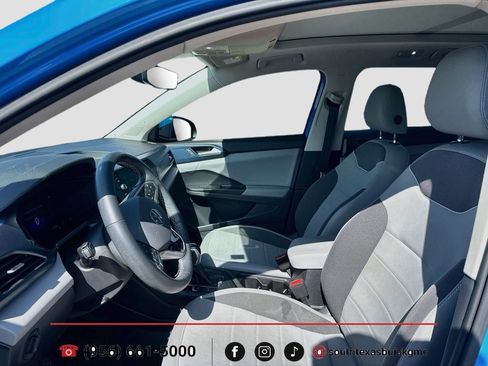 Used 2023 Volkswagen Taos SE w/ Panoramic Sunroof Package FWD image 11