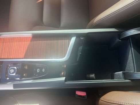 Used 2023 Volvo V60 B5 Cross Country Plus w/ Climate Package image 53