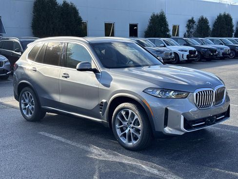 New 2026 BMW X5 xDrive40i w/ Premium Package AWD/4WD image 3