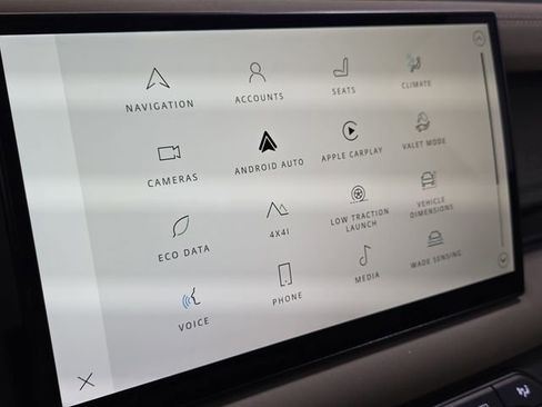 Used 2023 Land Rover Defender 130 SE image 21