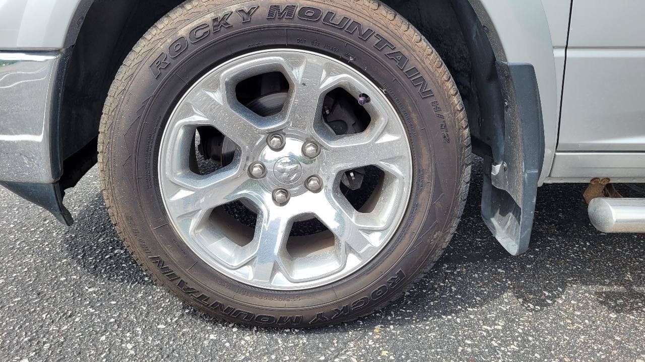 Used 2017 RAM 1500 Laramie AWD/4WD image 9