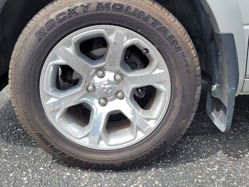 Used 2017 RAM 1500 Laramie AWD/4WD image 9