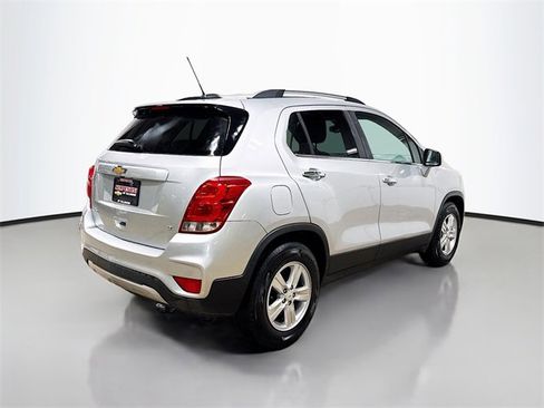 Used 2018 Chevrolet Trax LT w/ LT Convenience Package image 8