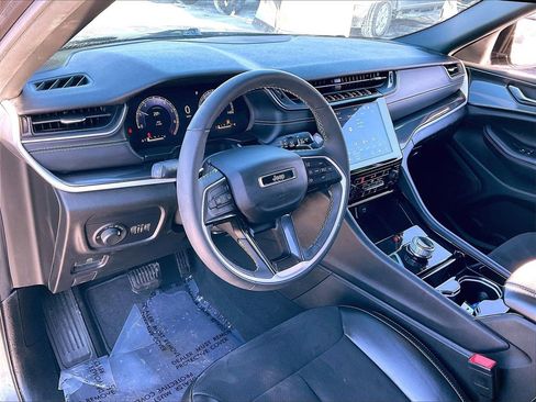 Used 2023 Jeep Grand Cherokee Altitude image 8