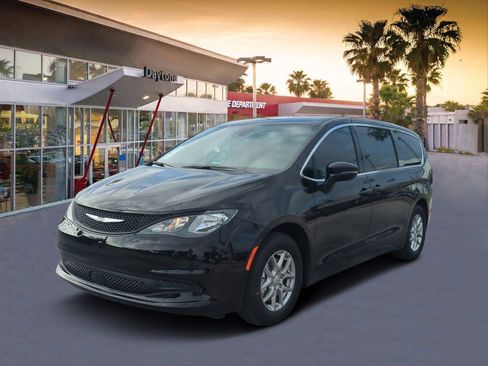 New 2026 Chrysler Voyager LX image 7