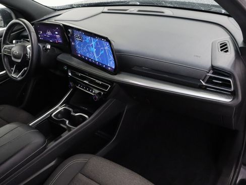 Used 2025 Chevrolet Traverse LT w/ Midnight/Sport Edition image 39