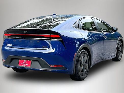 Used 2024 Toyota Prius LE FWD image 5