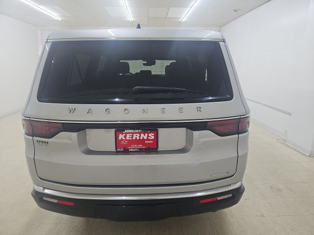 Used 2024 Jeep Wagoneer L Series II w/ Flexible Seating Group AWD/4WD image 19