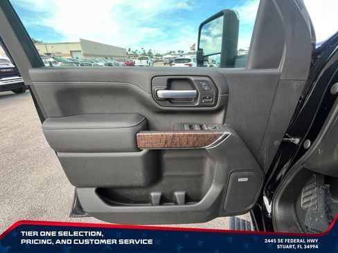 Used 2021 GMC Sierra 3500 Denali w/ Denali Ultimate Package AWD/4WD image 24