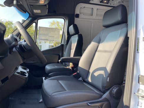 New 2025 Mercedes-Benz Sprinter 2500 image 24