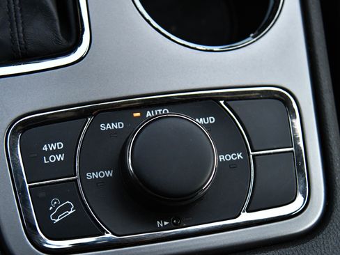 Used 2020 Jeep Grand Cherokee Limited X image 31