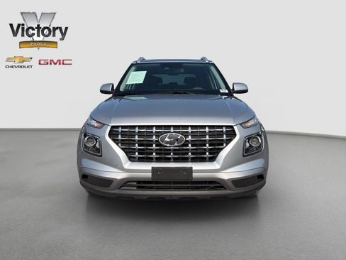 Used 2024 Hyundai Venue SEL FWD image 2