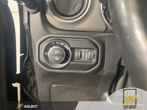 Used 2021 Jeep Gladiator Sport image 13