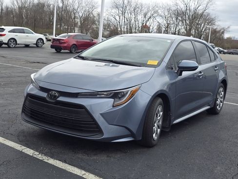 Certified 2025 Toyota Corolla LE image 3