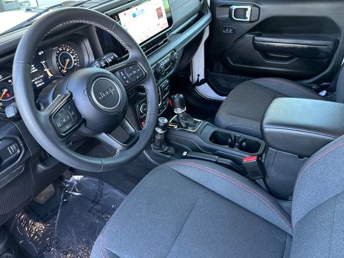 Used 2025 Jeep Wrangler Unlimited Rubicon image 10
