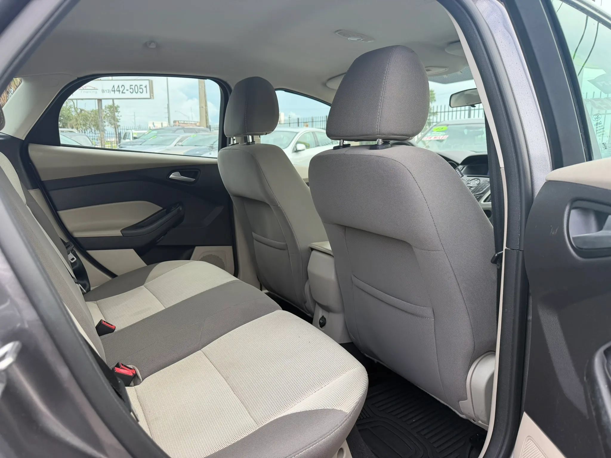 Used 2014 Ford Focus SE w/ SE Winter Package FWD image 12