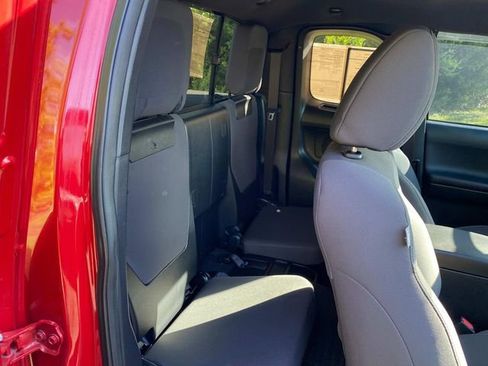 Used 2016 Toyota Tacoma TRD Sport w/ Towing Package image 34