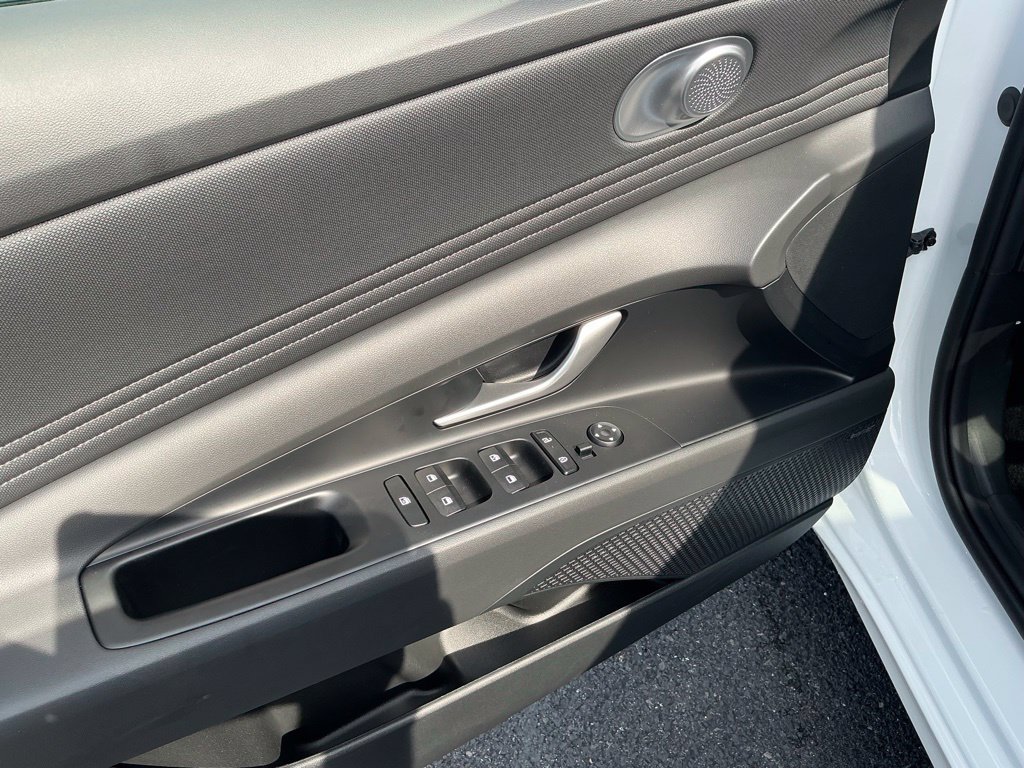 Certified 2026 Hyundai Elantra Limited FWD image 16