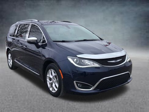 Used 2020 Chrysler Pacifica Limited image 11