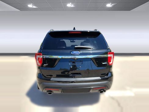 Used 2016 Ford Explorer XLT w/ Equipment Group 202A AWD/4WD image 10