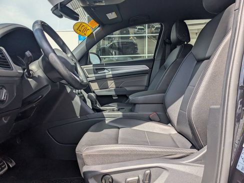 Used 2021 Volkswagen Atlas Cross Sport SE AWD/4WD image 2