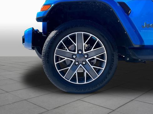Used 2023 Jeep Wrangler Unlimited Sahara AWD/4WD image 10