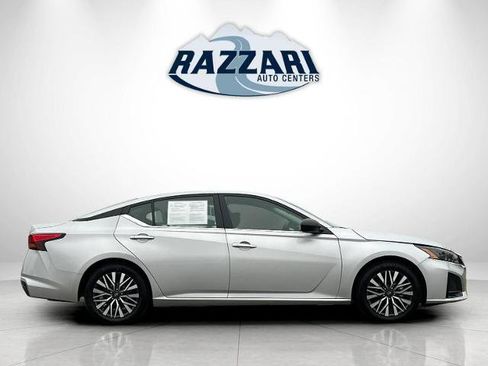 Used 2024 Nissan Altima 2.5 SV image 2