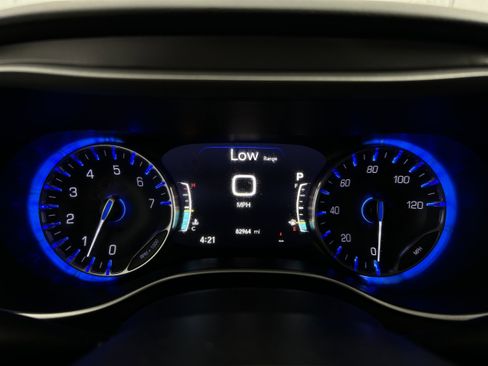Used 2022 Chrysler Pacifica Touring-L FWD image 15