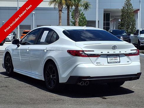 Used 2025 Toyota Camry SE w/ Convenience Package FWD image 5